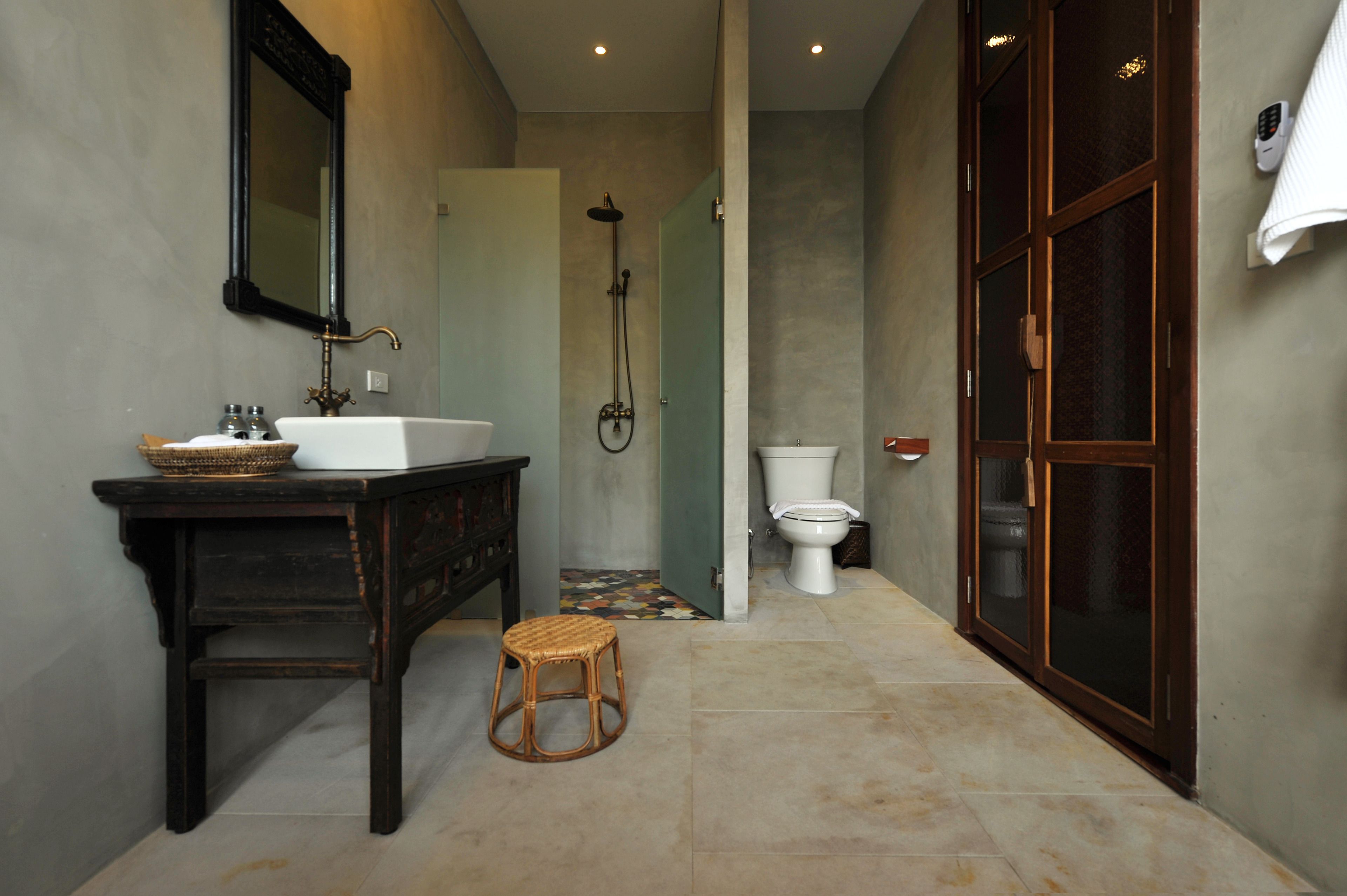 deluxe family room, canal view | bathroom | free toiletries, hair dryer, towels, soap