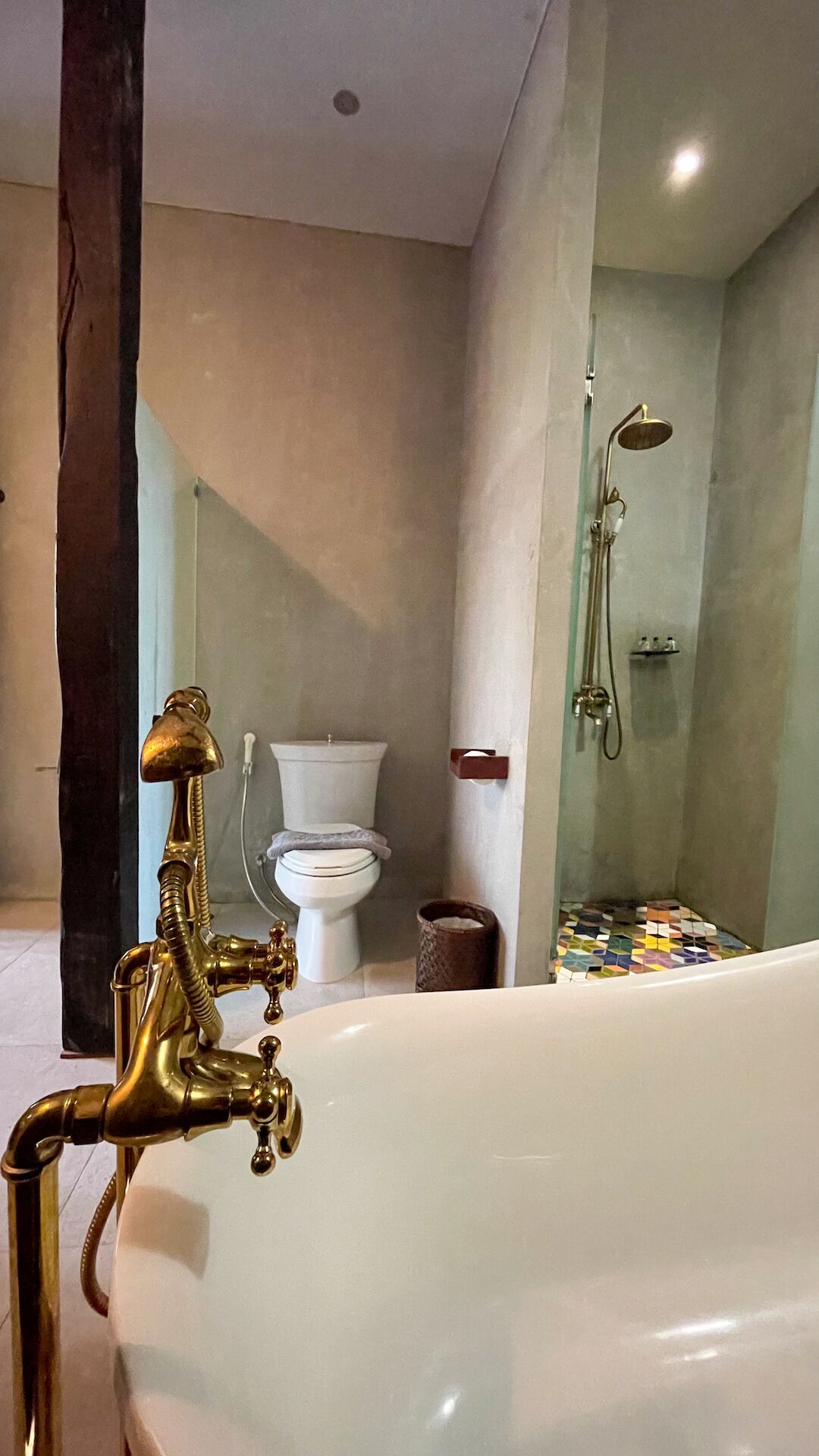 deluxe room, 1 king bed, canal view | bathroom | free toiletries, hair dryer, towels, soap