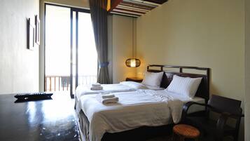 Minibar, caja de seguridad en la habitación y cortinas blackout