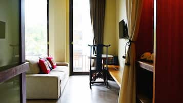 Superior Street View Triple Bed