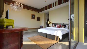 Phra Sumen Suite