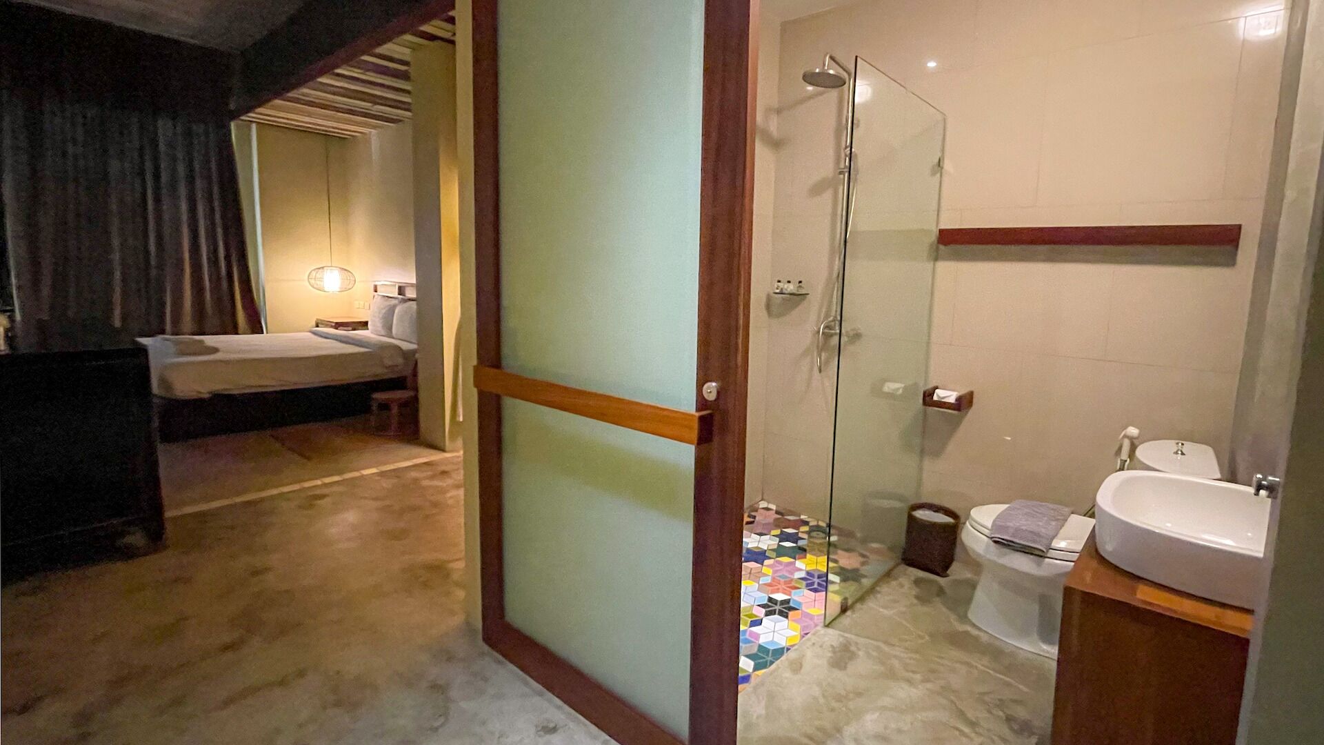 standard room, 1 king bed, garden view | minibar, in-room safe, blackout curtains, free wifi