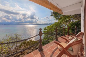Chambre, 1 trĂšs grand lit (Ylang-Ylang) | Terrasse/patio