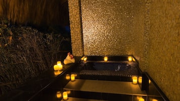 Superior Suite, 1 King Bed, Bathtub | Deep-soaking bathtub
