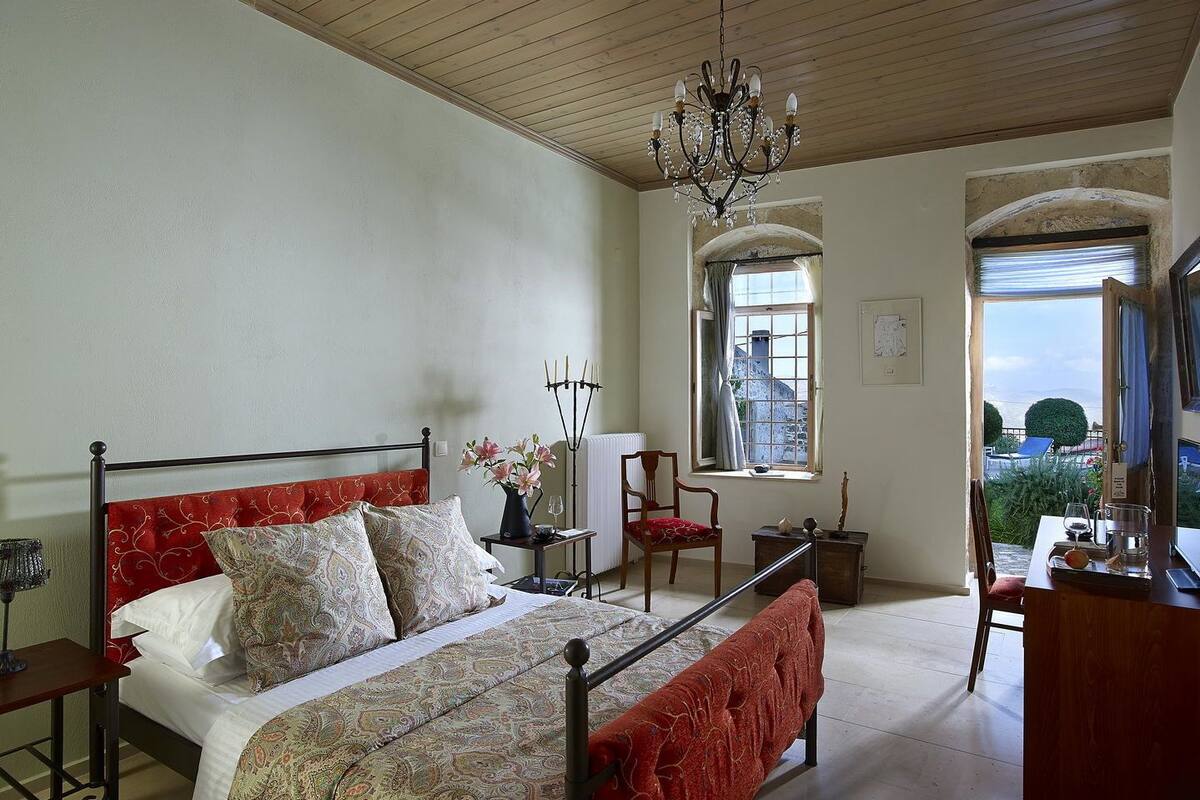 Double Room, Ground Floor | Minibar, in-room safe, soundproofing, free cots/infant beds