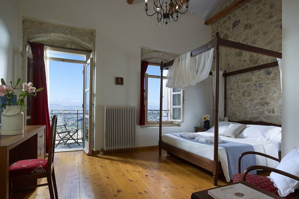Double Room, Balcony | Minibar, in-room safe, soundproofing, free cots/infant beds
