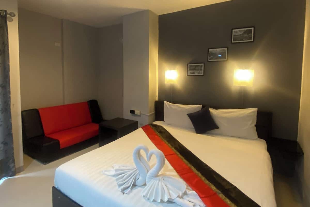 Family Room | Minibar, in-room safe, rollaway beds, free WiFi