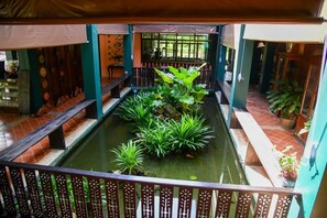 Interior - Banthongna (Sawankhalok)