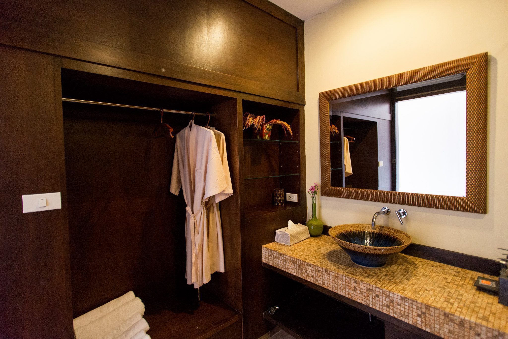 deluxe room, 1 double bed, terrace, river view | bathroom | shower, free toiletries, bathrobes, slippers