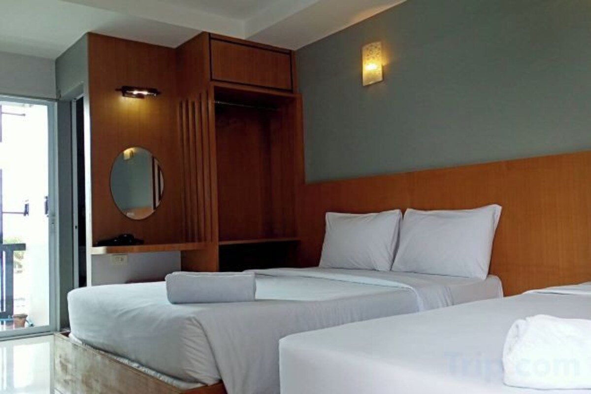 WiFi (free), bed sheets