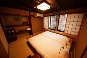 In-room safe, desk, iron/ironing board, free WiFi - Mosaic Machiya KSK (Kyoto)