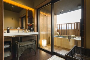 客房 (Mizuho Open Air Bath Mt Fuji View) | 浴室 | 獨立浴缸及淋浴設備、泉水浴、免費梳洗用品、風筒