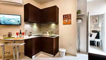 Family Apartment | Private kitchenette | Coffee/tea maker
