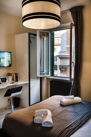 Family Apartment | Premium bedding, minibar, in-room safe, desk - Guest House Grazioli (Rome)