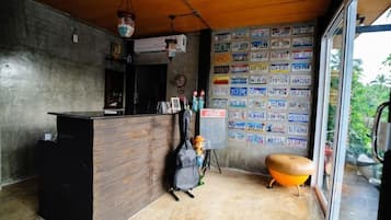 ฝ่ายต้อนรับ