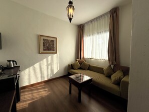 Deluxe Triple Room, 1 Double Bed with Sofa bed, City View | Living area