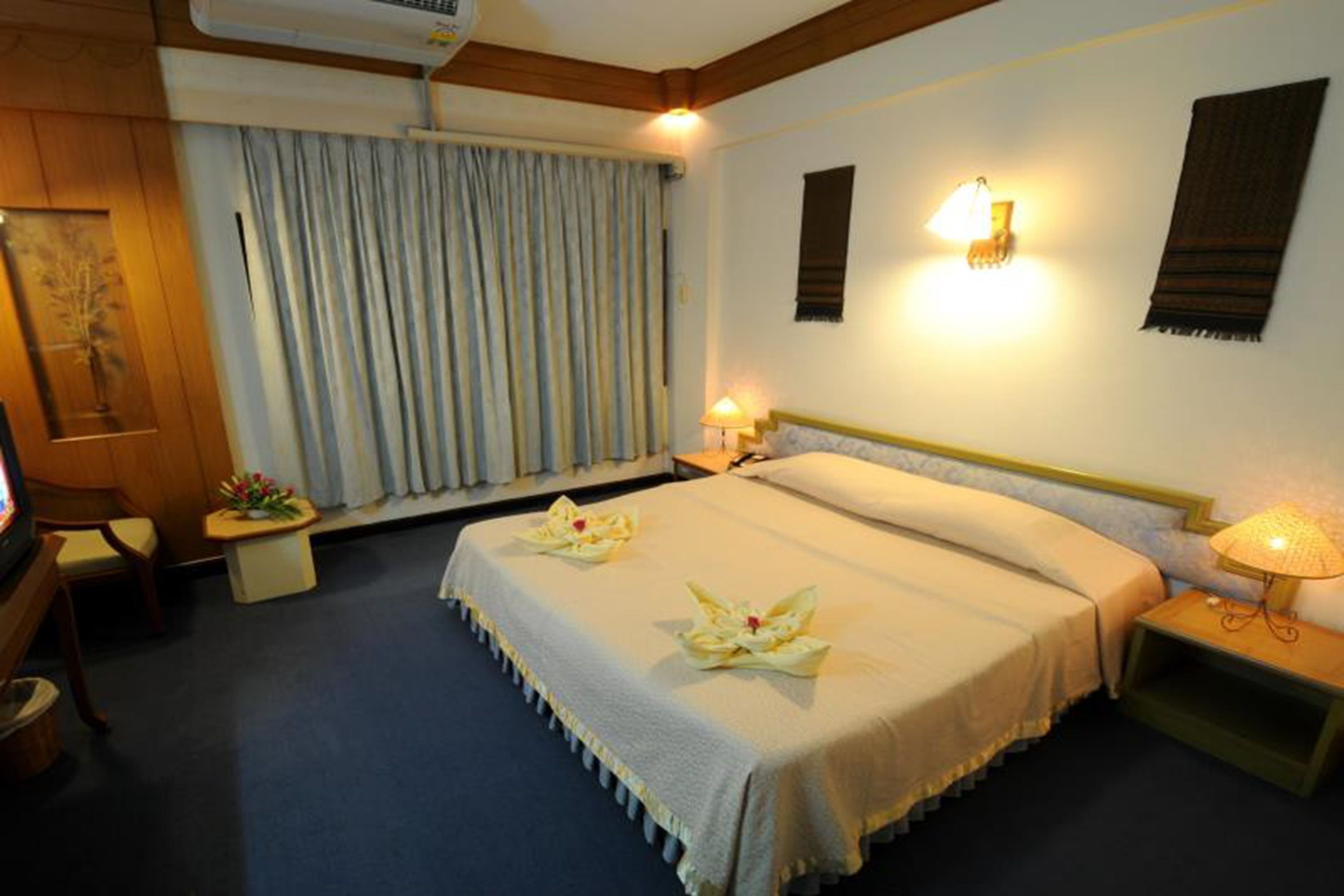 Deluxe Double Room | มินิบาร์, ตู้นิรภัยในห้องพัก, โต๊ะทำงาน, เตียงเสริม/เปล