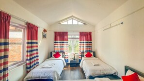 Coffres-forts dans les chambres, bureau, fer et planche à repasser