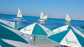 Spiaggia privata, lettini da mare, ombrelloni, teli da spiaggia