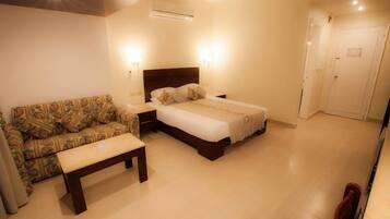 Minibar, WiFi, bed sheets