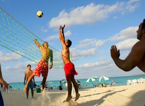 Private beach, sun-loungers, beach umbrellas, beach towels - Beau Site Hotel Marsa Matruh (Marsa Matrouh)