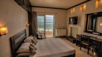 Minibar, WiFi, bed sheets