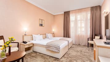 Phòng | Bộ đồ giường cao cấp, minibar, bàn, bàn ủi/dụng cụ ủi quần áo