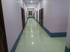 Hallway - Man Shwe Li Hotel (Mandalay)