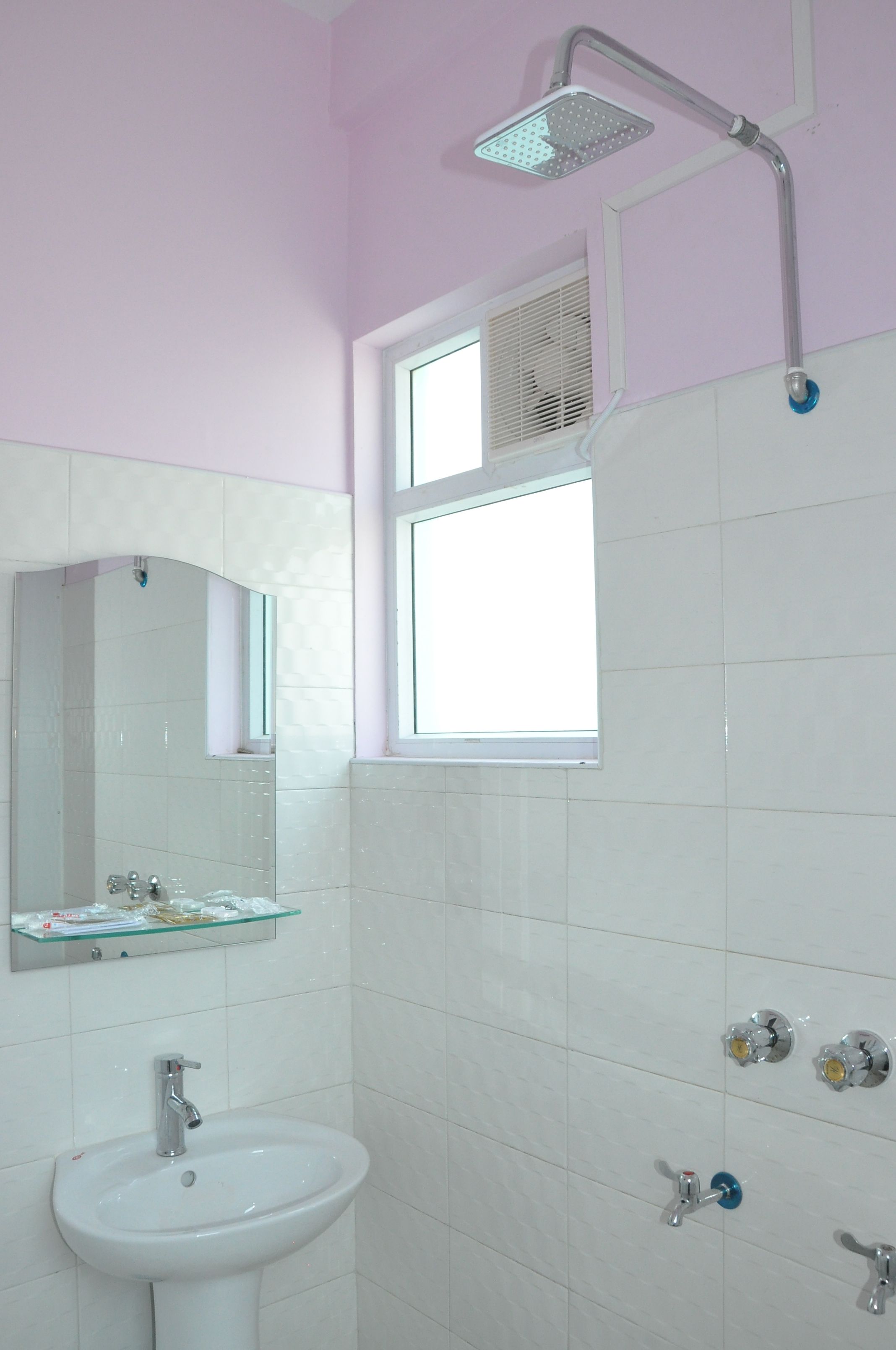 superior twin room, 2 single beds, city view | bathroom | shower, free toiletries, hair dryer, slippers