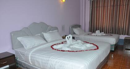 Man Shwe Li Hotel