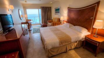 Minibar, in-room safe, desk, iron/ironing board