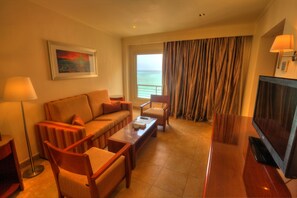 Suite, 2 Bedrooms | Minibar, in-room safe, desk, iron/ironing board