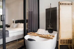 Residential Suite With Private Garden | Premium bedding, Tempur-Pedic beds, minibar, in-room safe - White Boutique Hotel & Residences (Sihanoukville)