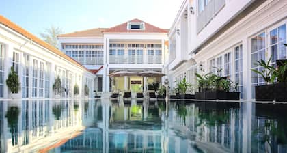 White Boutique Hotel & Residences