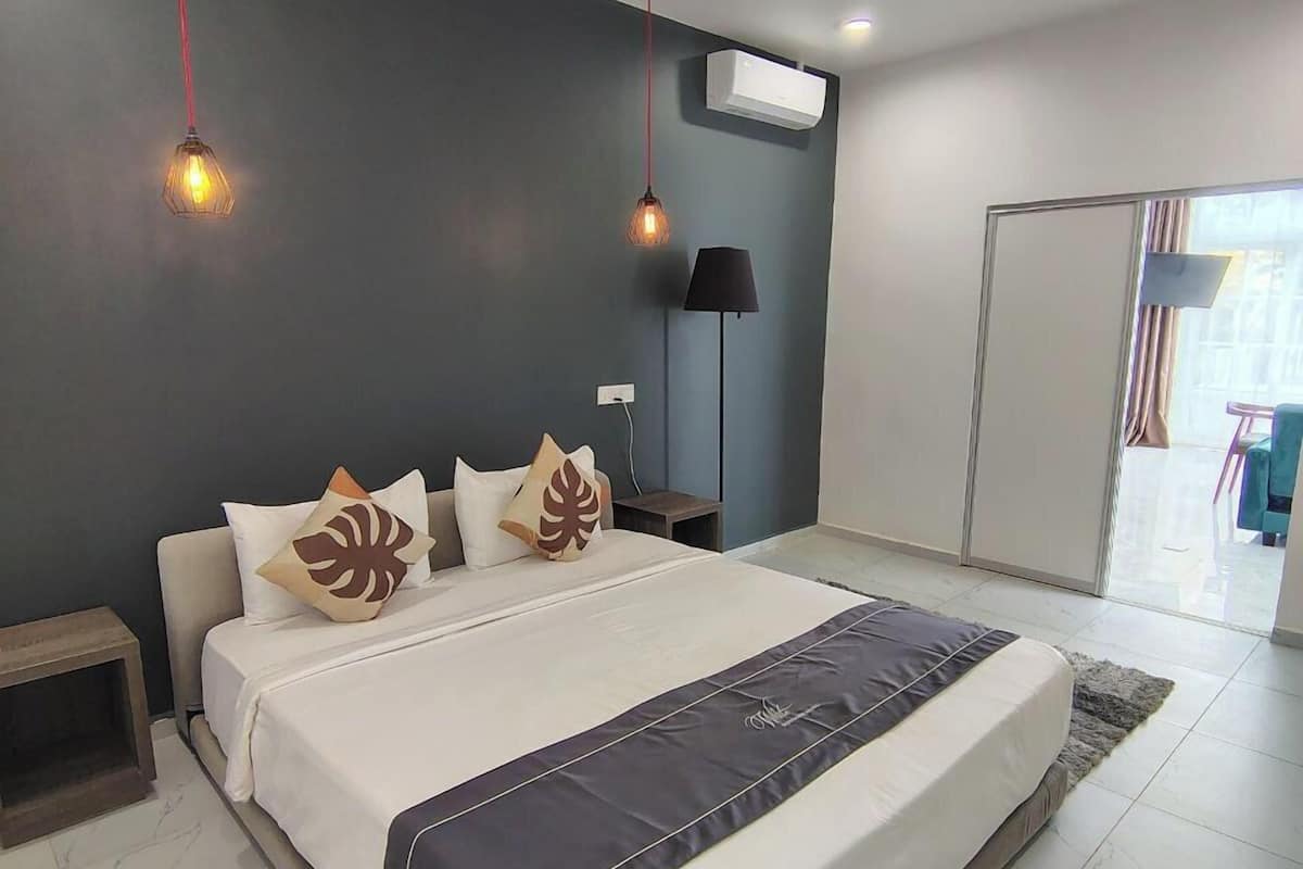 Deluxe Fan Room with Sea View | Premium bedding, Tempur-Pedic beds, minibar, in-room safe