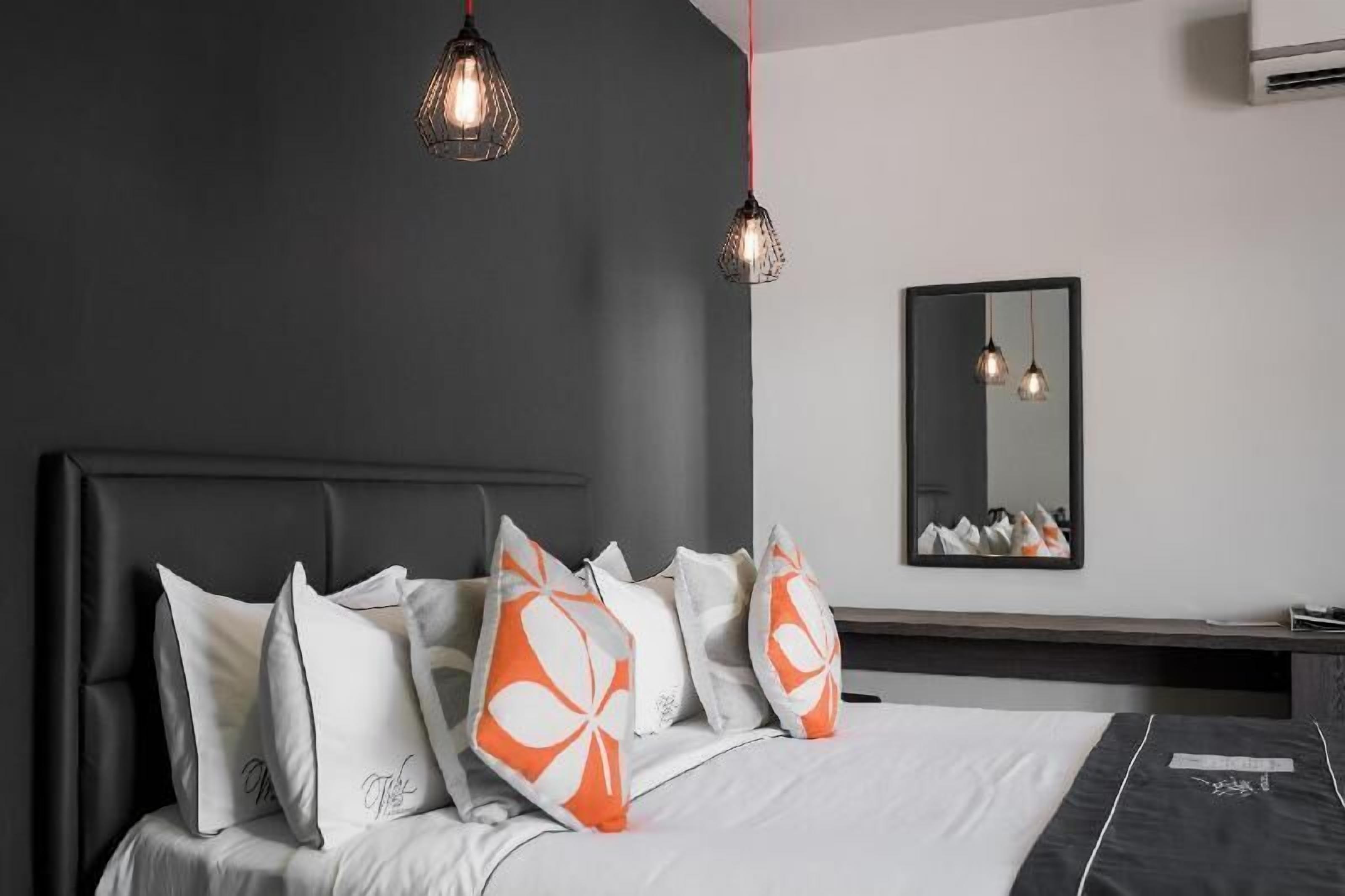 Premium bedding, Tempur-Pedic beds, minibar, in-room safe