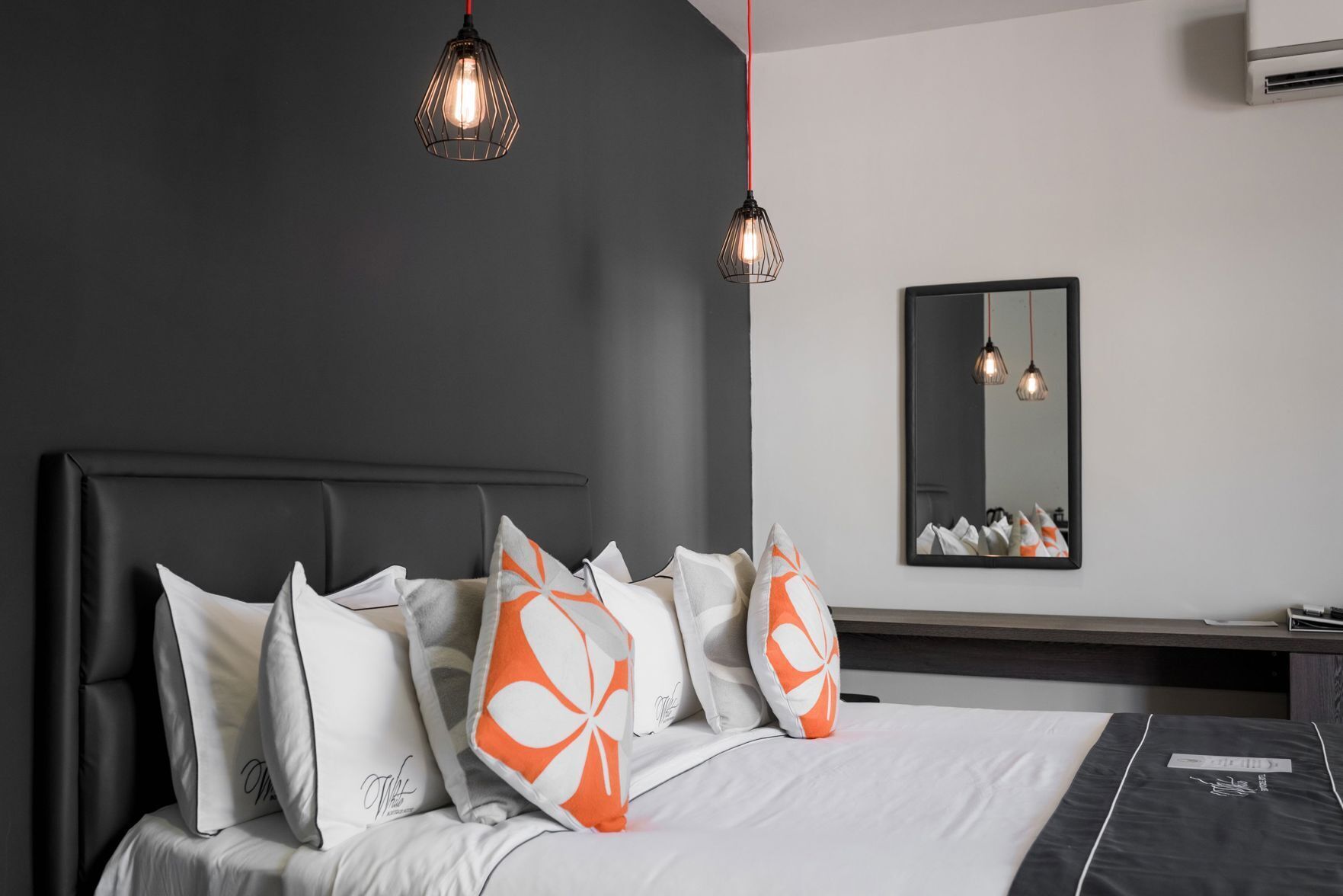 Premium bedding, Tempur-Pedic beds, minibar, in-room safe