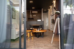 Residential Suite With Private Garden | Premium bedding, Tempur-Pedic beds, minibar, in-room safe - White Boutique Hotel & Residences (Sihanoukville)