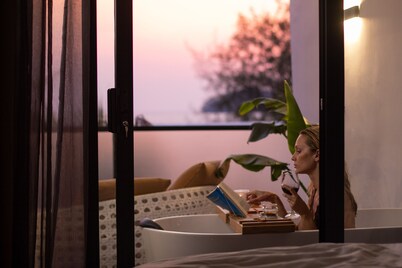 White Boutique Hotel & Residences