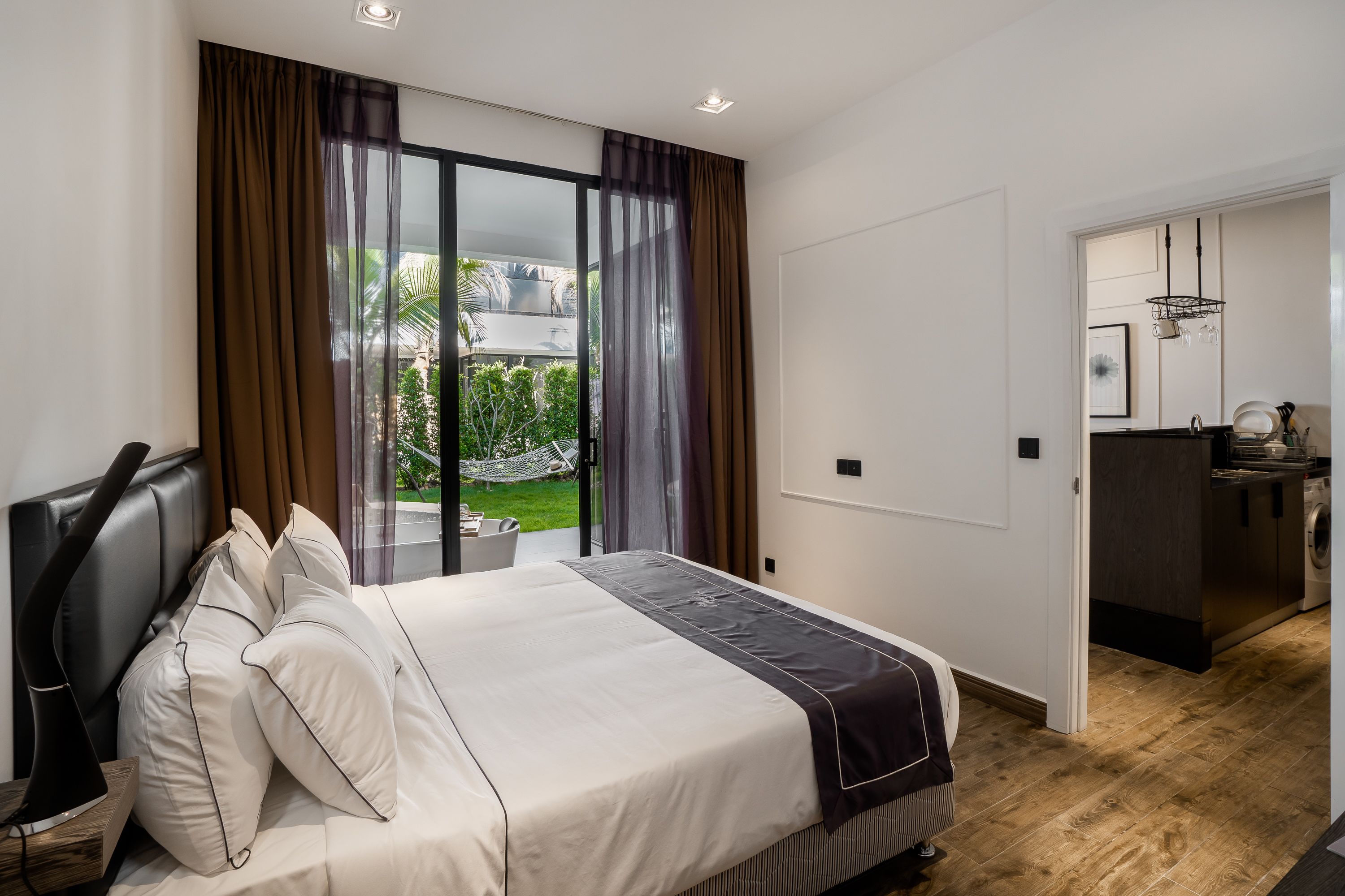 Residential Suite With Private Garden | Literie de qualité supérieure, matelas Tempur-Pedic, minibar