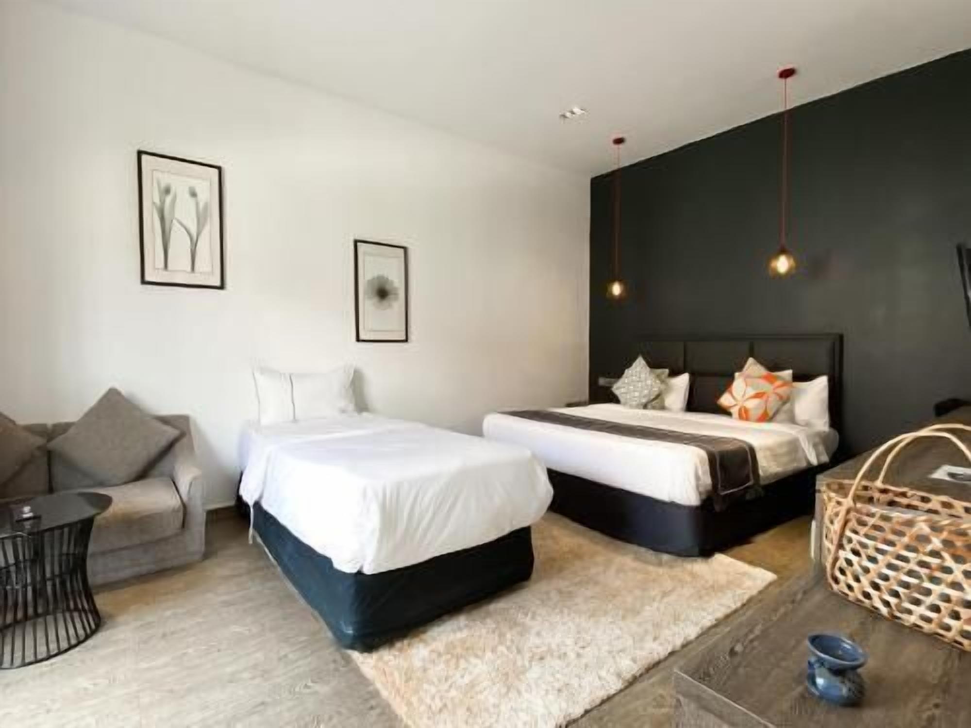 Premium bedding, Tempur-Pedic beds, minibar, in-room safe