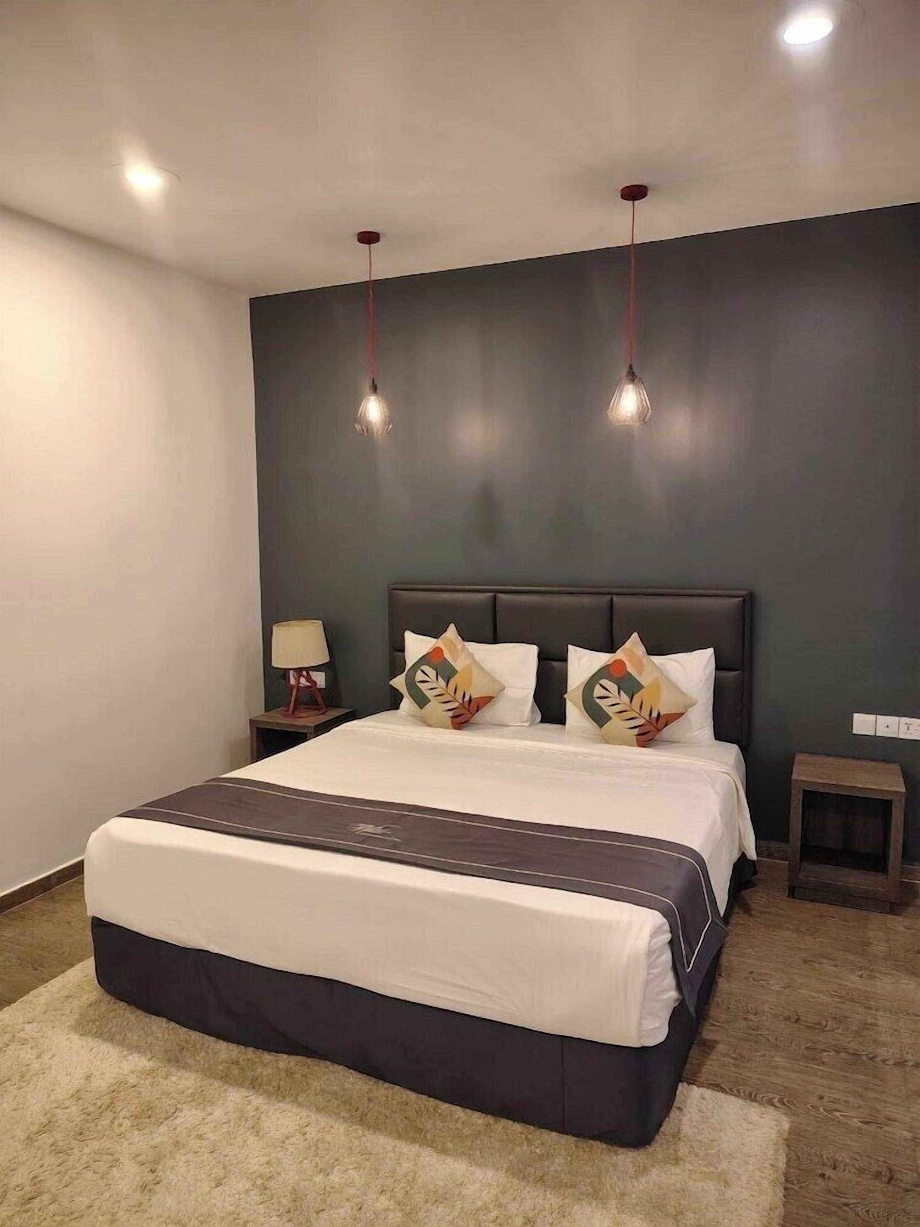 Premium bedding, Tempur-Pedic beds, minibar, in-room safe