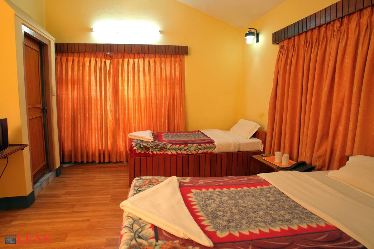 Standard Twin Room | Minibar, in-room safe, desk, WiFi (free)