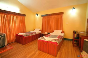 Standard Twin Room | Minibar, in-room safe, desk, free WiFi - Hotel Melungtse (Kathmandu)
