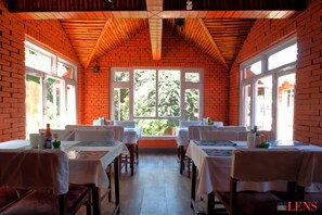 Breakfast, lunch and dinner served - Hotel Melungtse (Kathmandu)