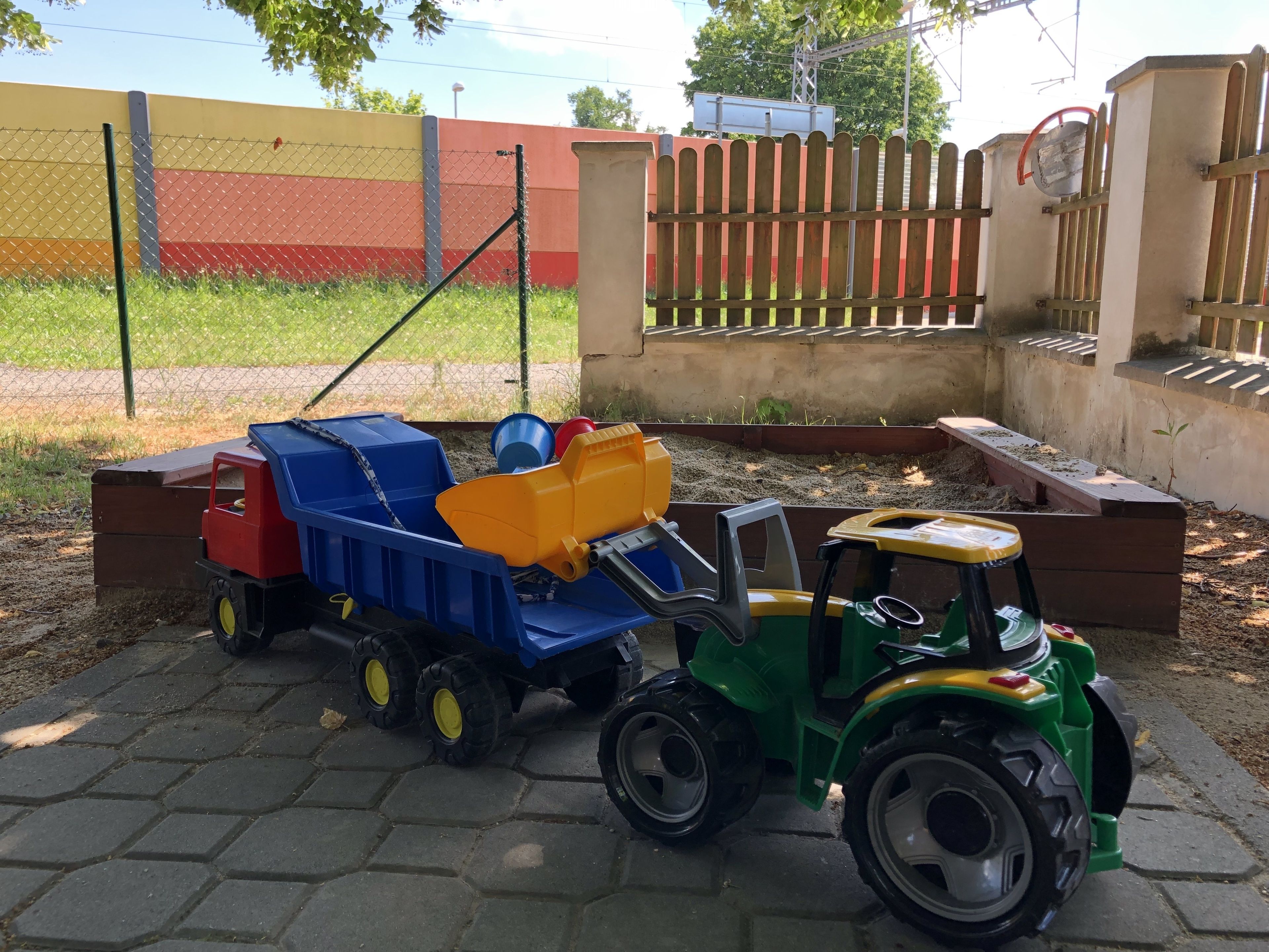 children’s play area – outdoor