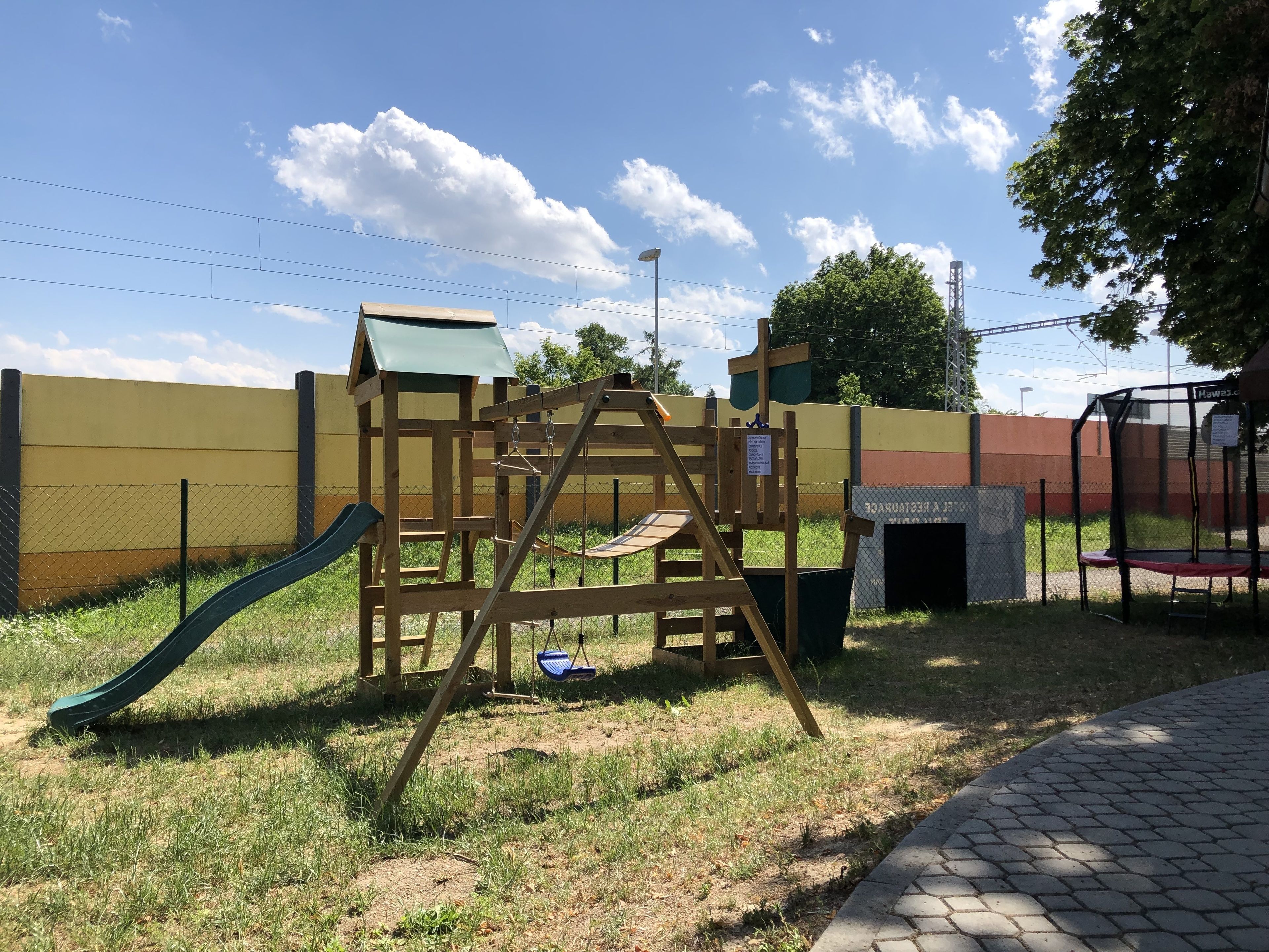 children’s play area – outdoor