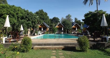 Lanta Long Beach Hostel