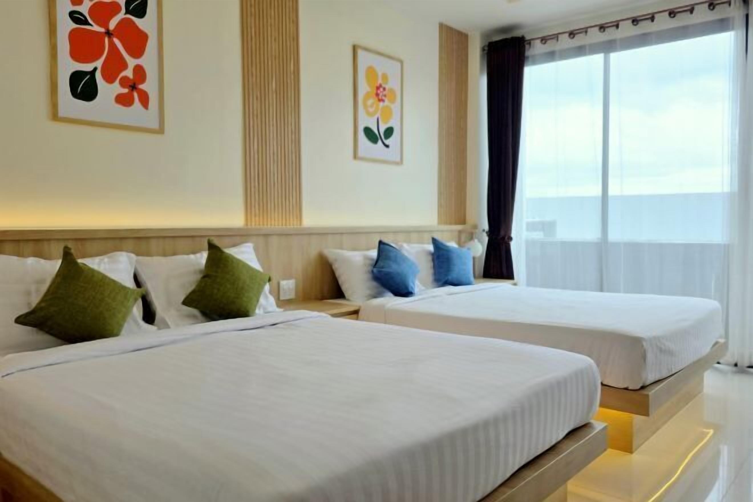 Cofres nos quartos, cortinas blackout, Wi-Fi de cortesia, roupa de cama