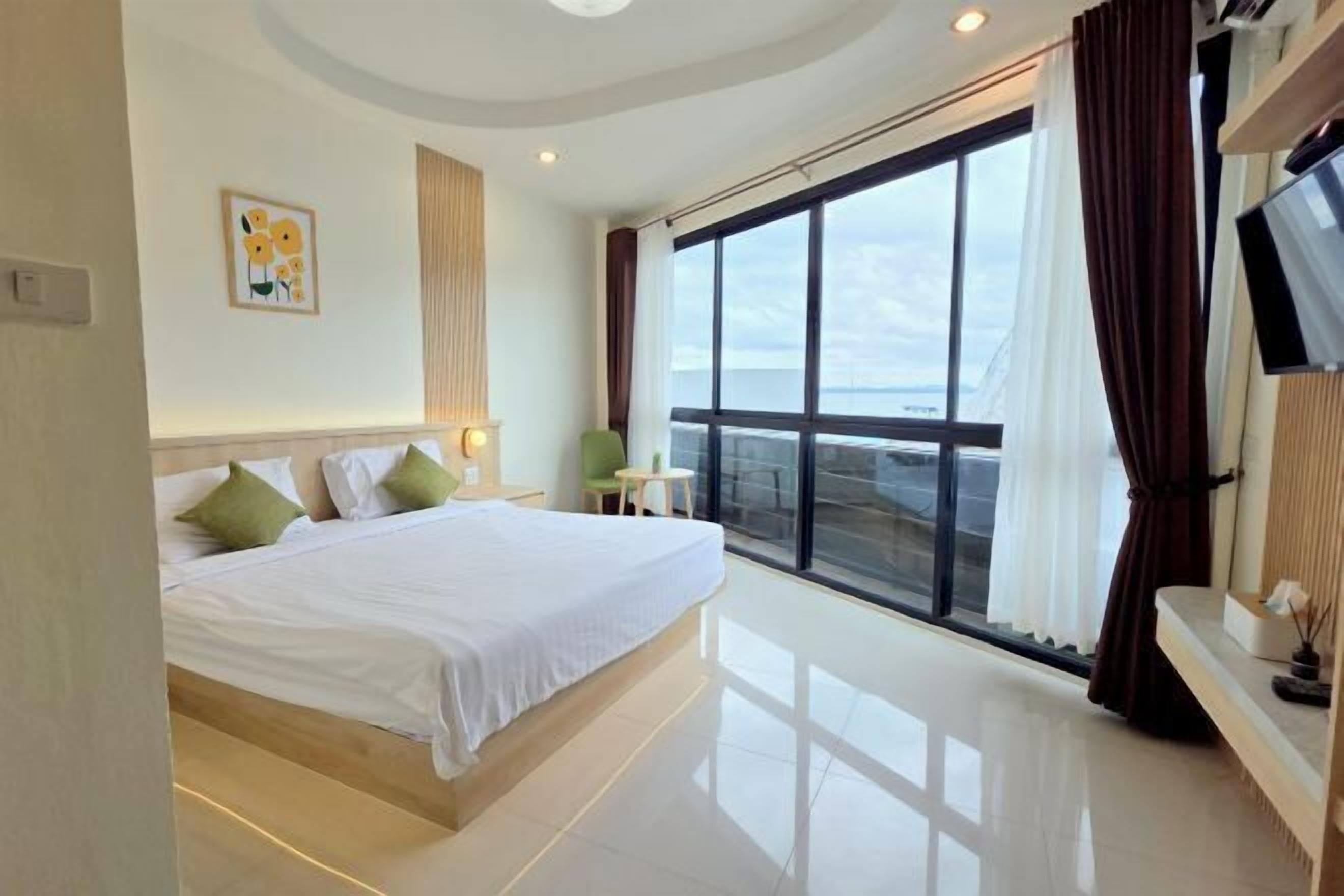 Cofres nos quartos, cortinas blackout, Wi-Fi de cortesia, roupa de cama